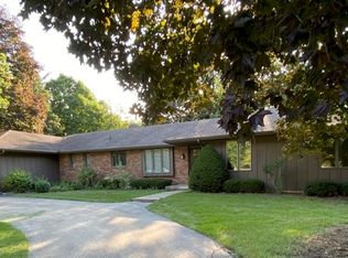 2S590 Deerpath Rd, Batavia, IL 60510