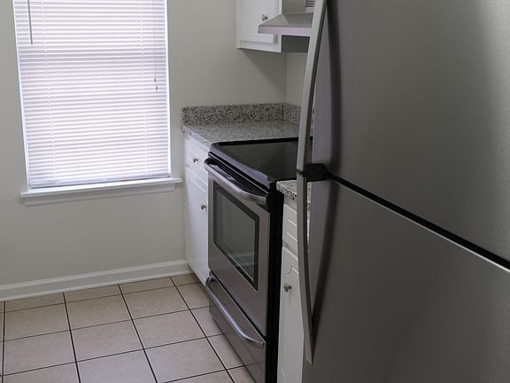 4th image of 2110 Gary St