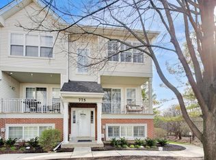 775 Pheasant Trl, Saint Charles, IL