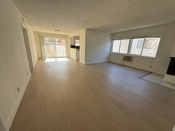 3rd image of 1937 Pelham Ave #5