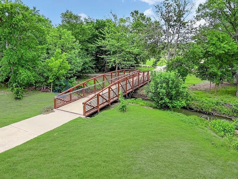 2608 Rambling Rd — Photo 31