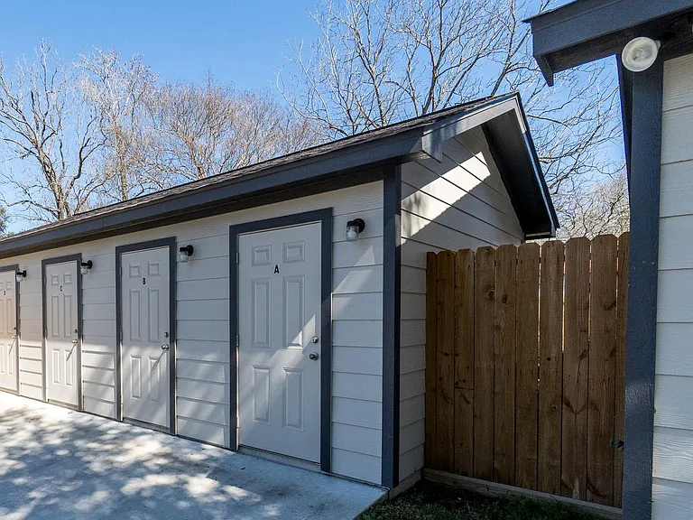 207 N Poplar St #B — Photo 20