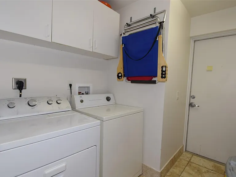 2051 SE 3rd St #509 — Photo 32