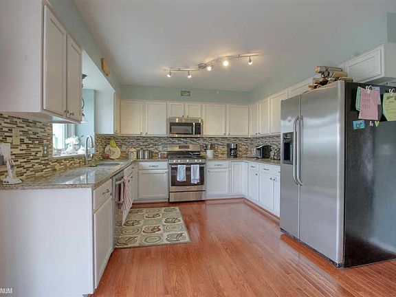 4th image of 28974 Oakmont Dr