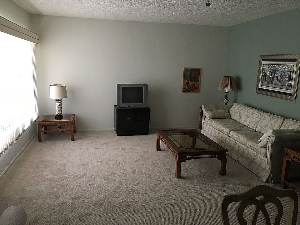 1st image of 601 Pine Dr APT 209
