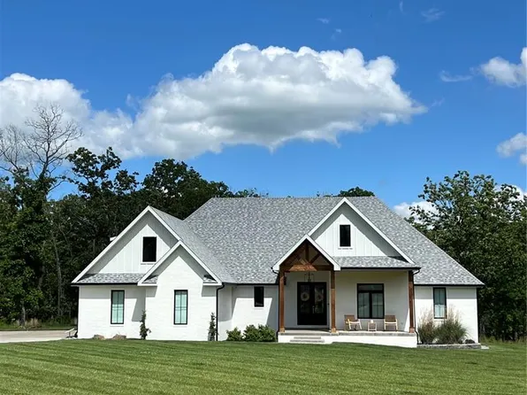 19344 Promise Dr, Lebanon, MO 65536