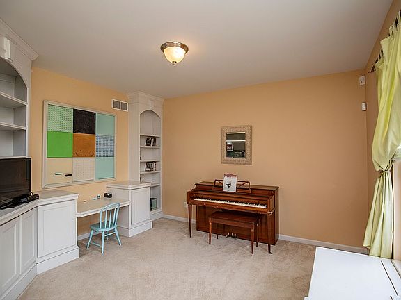 3rd image of 1264 Fox Hollow Dr