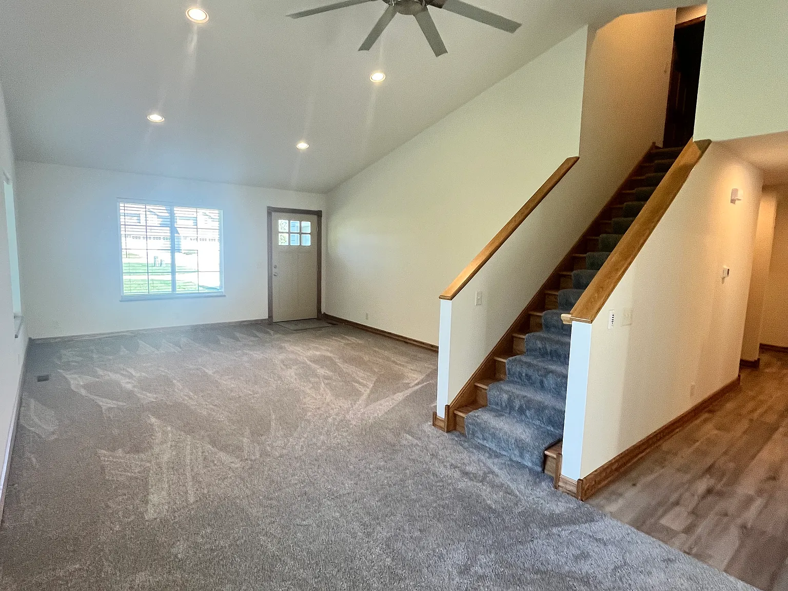 3 bed, 2.5 bath, 10 sqft, $1,948 — Photo 2