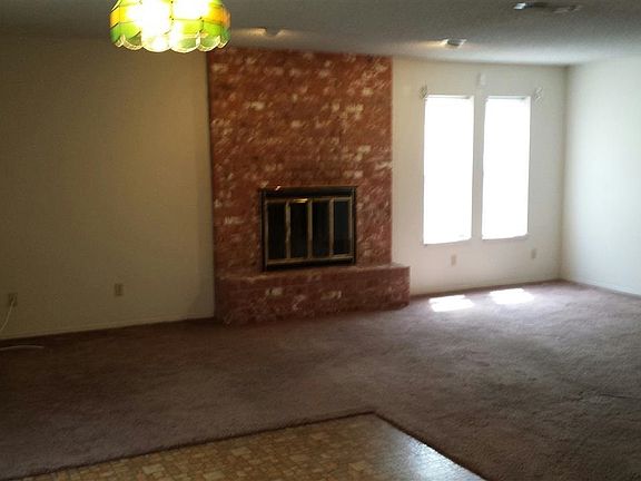 3rd image of 403 Park Dr