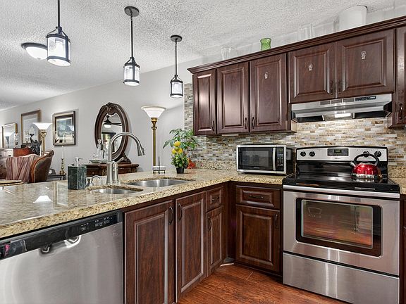 3rd image of 2122 NE 44th Street
