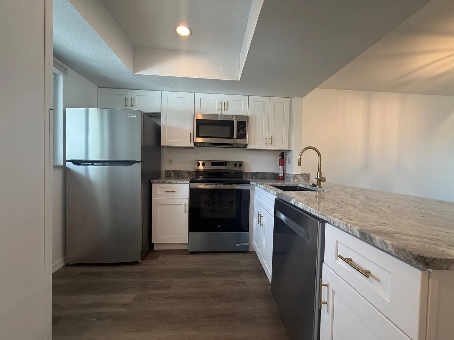 2 bed, 2.0 bath, 950 sqft, $1,350 — Photo 4