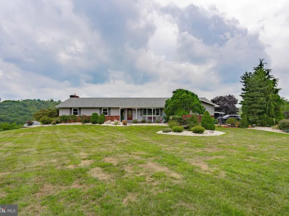 4726 Valley View Ct, Schnecksville, PA 18078