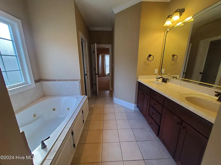3008 Taberna Dr — Photo 15