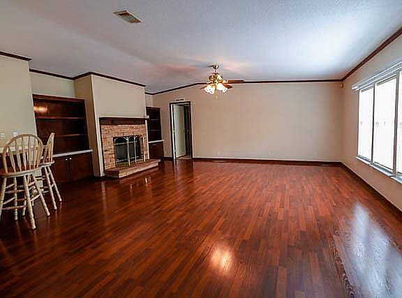 3rd image of 13 Kristine Dr