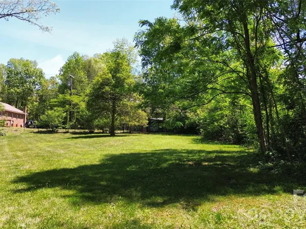 109 W College St, Black Mountain, NC 28711