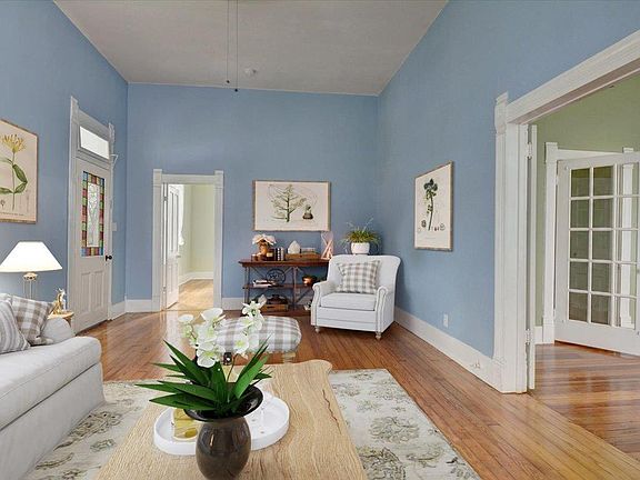 3rd image of 501 Burleson St