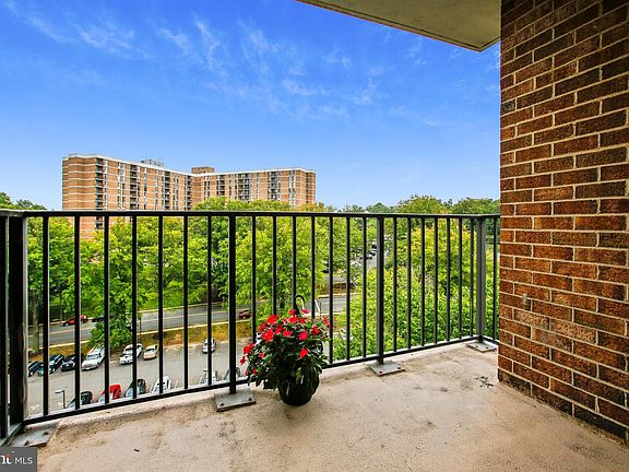 5th image of 2300 Pimmit Dr APT 915