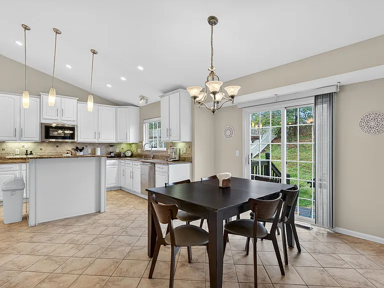 27 Crimson Leaf Ct — Photo 11