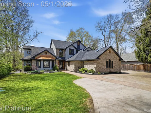 2739 Riverside Dr, Port Huron, MI 48060