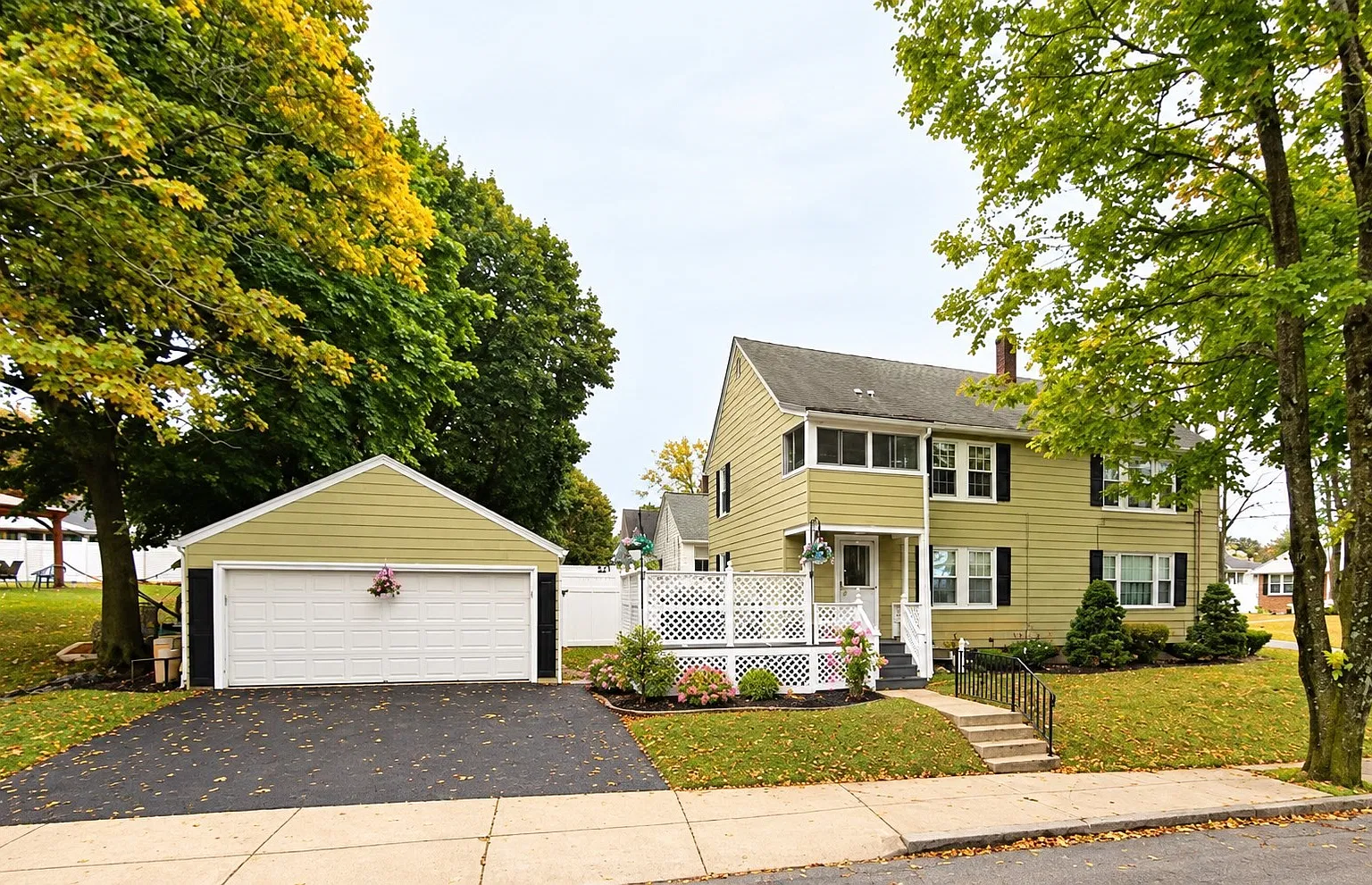 2 bed, 1.0 bath, 1280 sqft, $1,900 — Photo 1