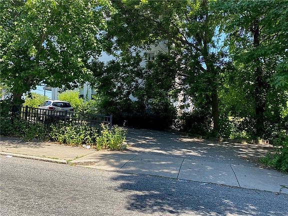 5th image of 312 Douglas Ave
