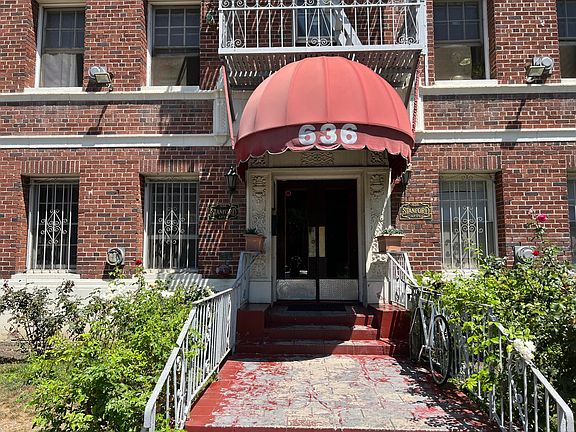 3rd image of 636 S Cochran Ave #6
