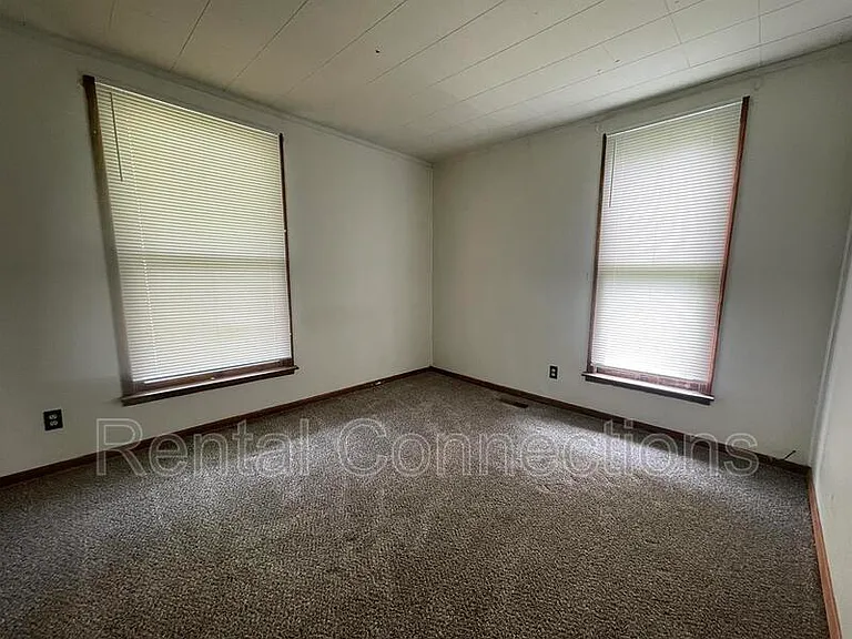 402 S Bentley St — Photo 6