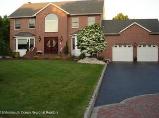 4 Denise Ct, Manalapan, NJ 07726