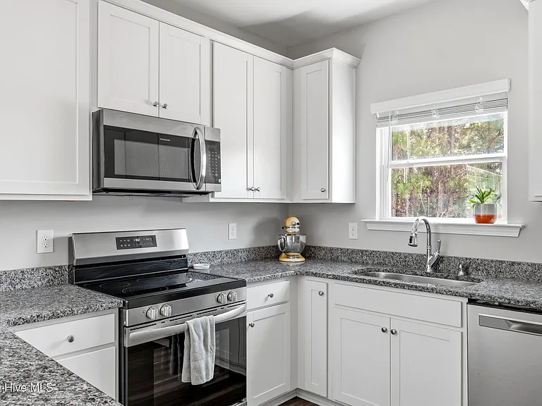 595 Bryant Rd — Photo 10