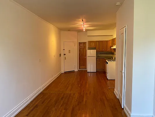 Rented by C M E PROPERTIES | media 14