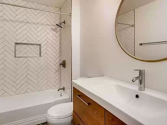 Bathroom (View 2)