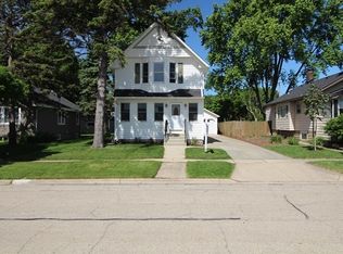 212 Richards St, Geneva, IL 60134