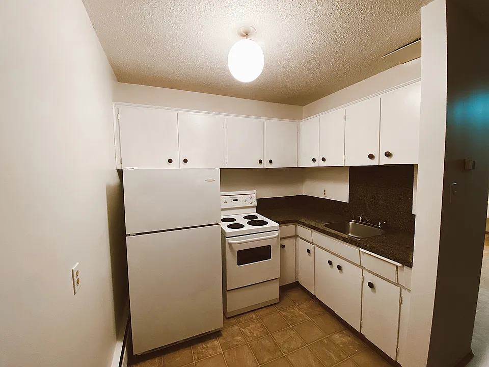 2740 17th Ave SW
