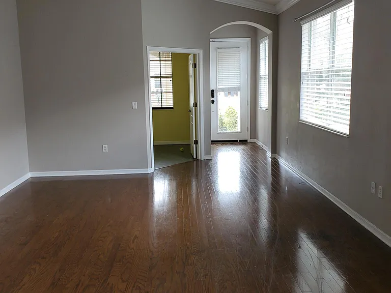 1251 Nashville Dr — Photo 3