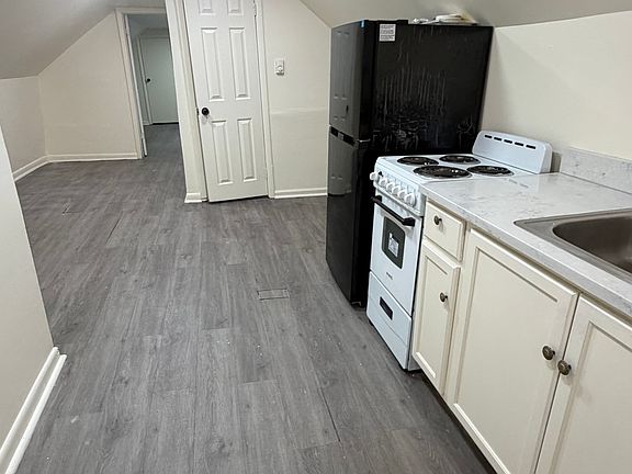 2nd image of 1035 Morris St #3