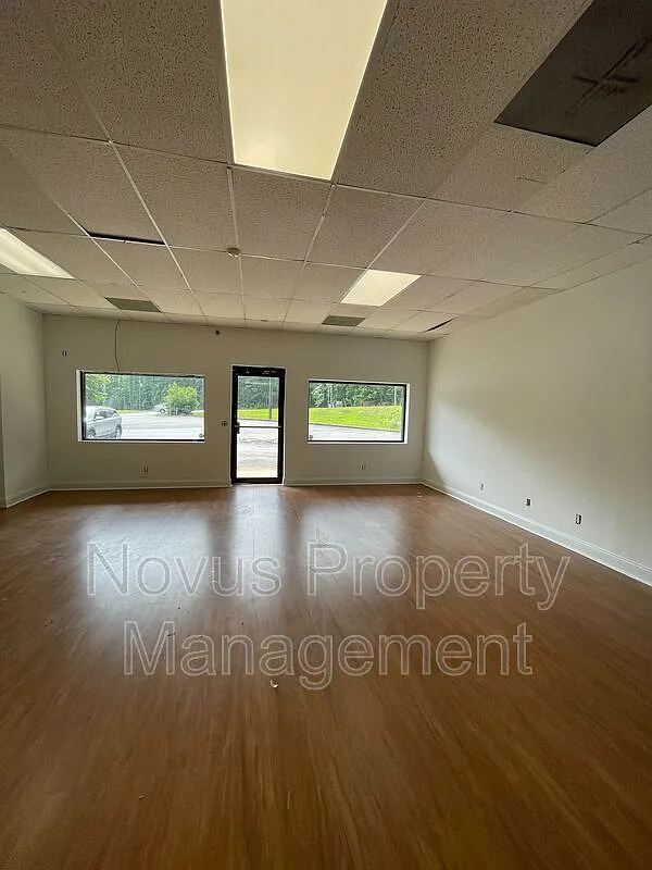 Studio, $950 — Photo 3