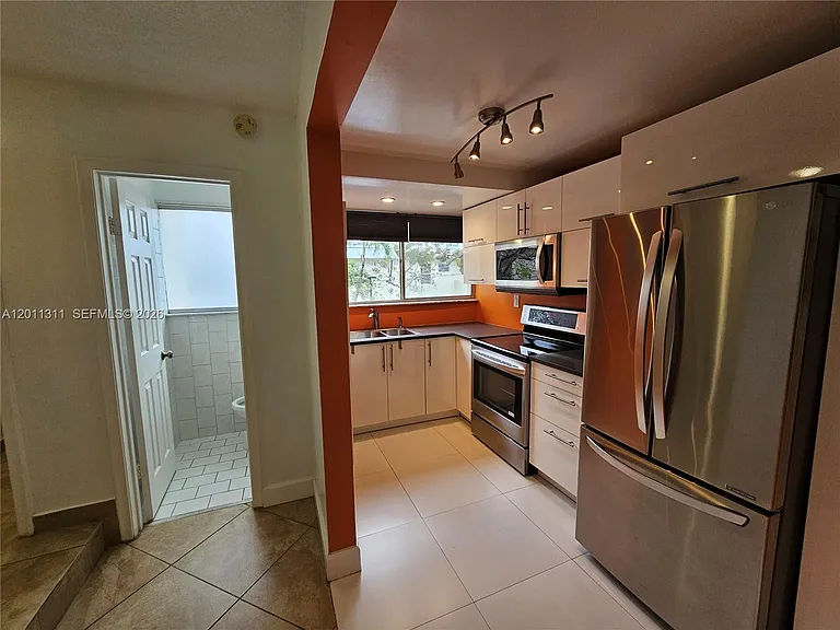 1912 SW 17th Ave #11 — Photo 7