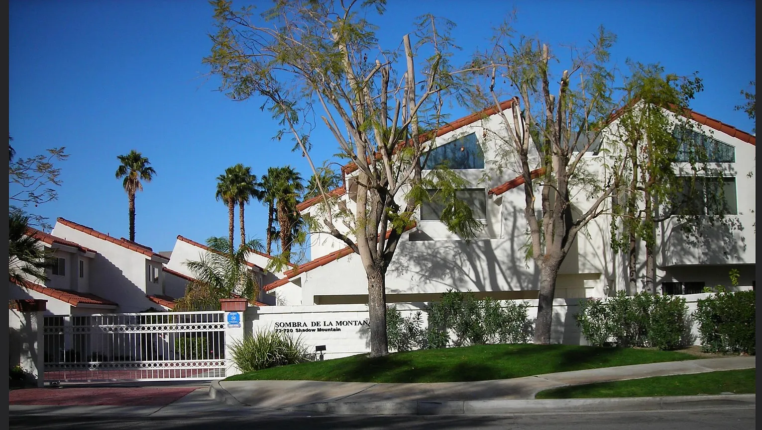 Sombra De La Montana — Photo 1