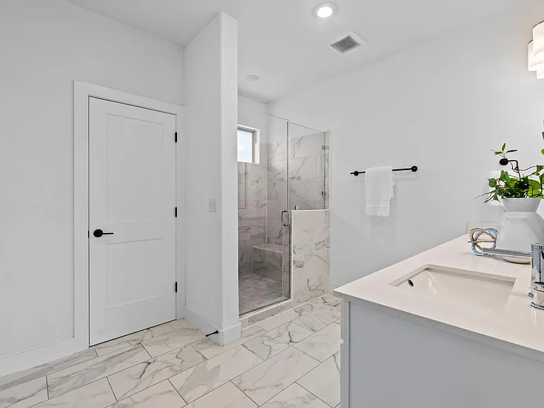 5315 La Crosse Ave #11 — Photo 20