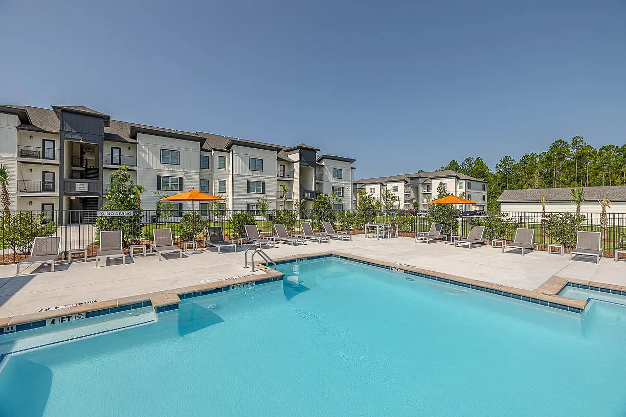 Atlantic Breeze Apartments — Photo 2
