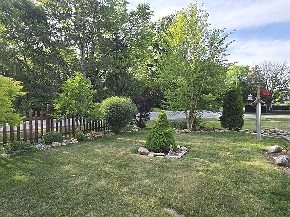 3rd image of 5210 Hilltop Dr