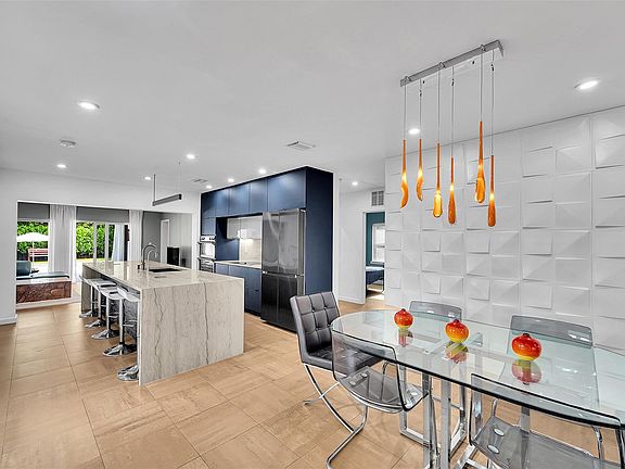 5th image of 1224 NE 12th Avenue