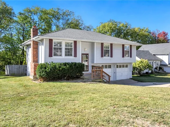 8351 NW 68th St, Kansas City, MO 64152