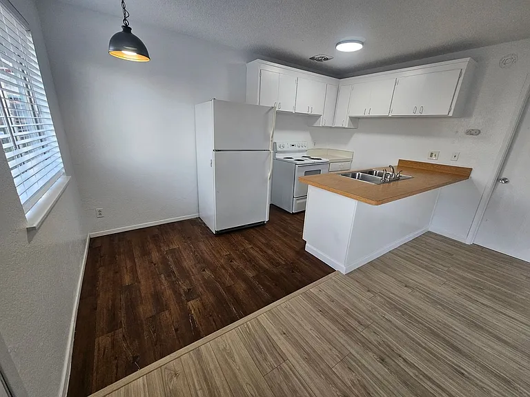 25191 Grant St #2 — Photo 4