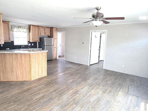 4th image of 4 Joseph Ave