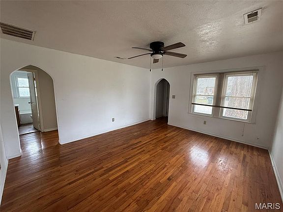 4th image of 360 W 5th St