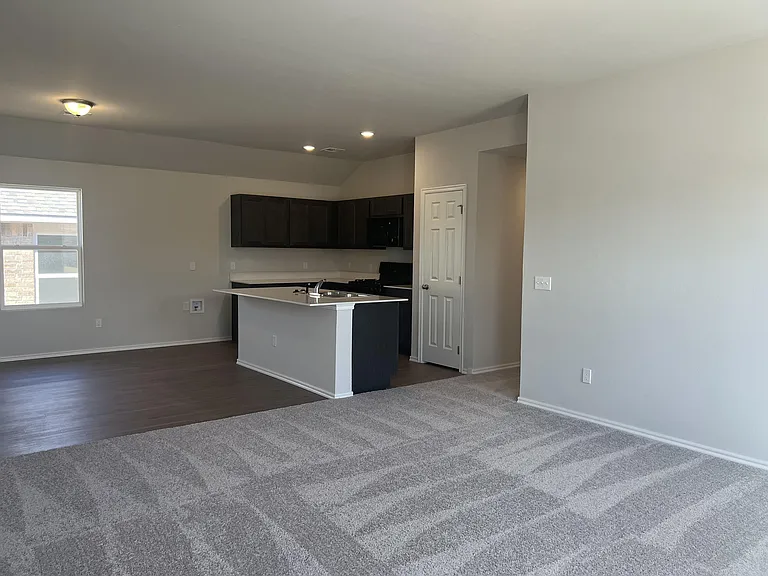 1002 Ichabod Cir — Photo 5