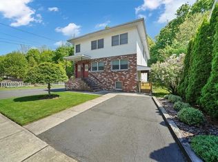 22 Riverside Dr, Suffern, NY 10901