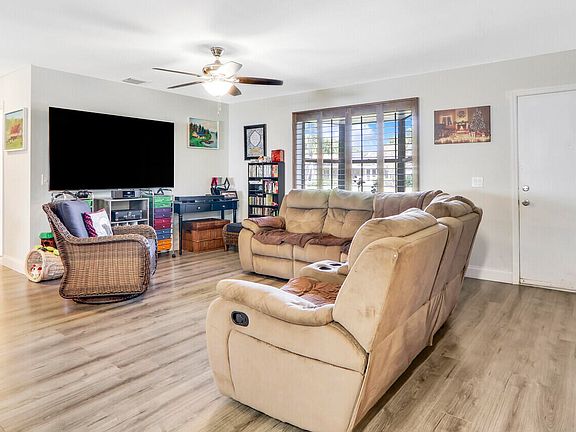3rd image of 156 NE Fatima Terrace