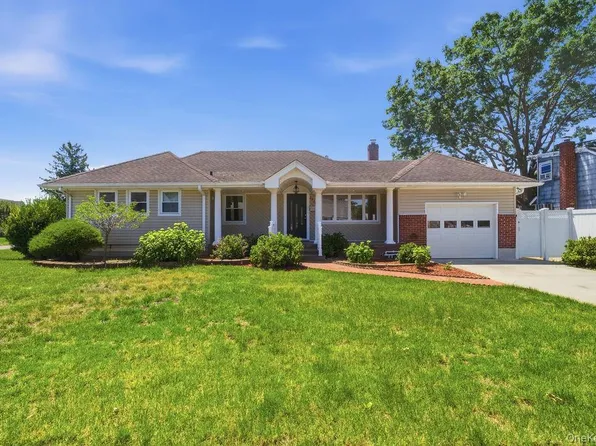 2934 Kinloch Road, Wantagh, NY 11793